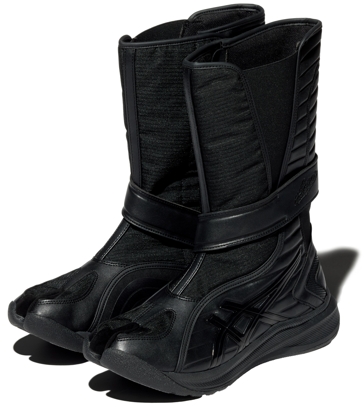 Kiko Kostadinov x ASICS ILARGI FF Boot in Obsidian Black. Image via Kiko Kostadinov