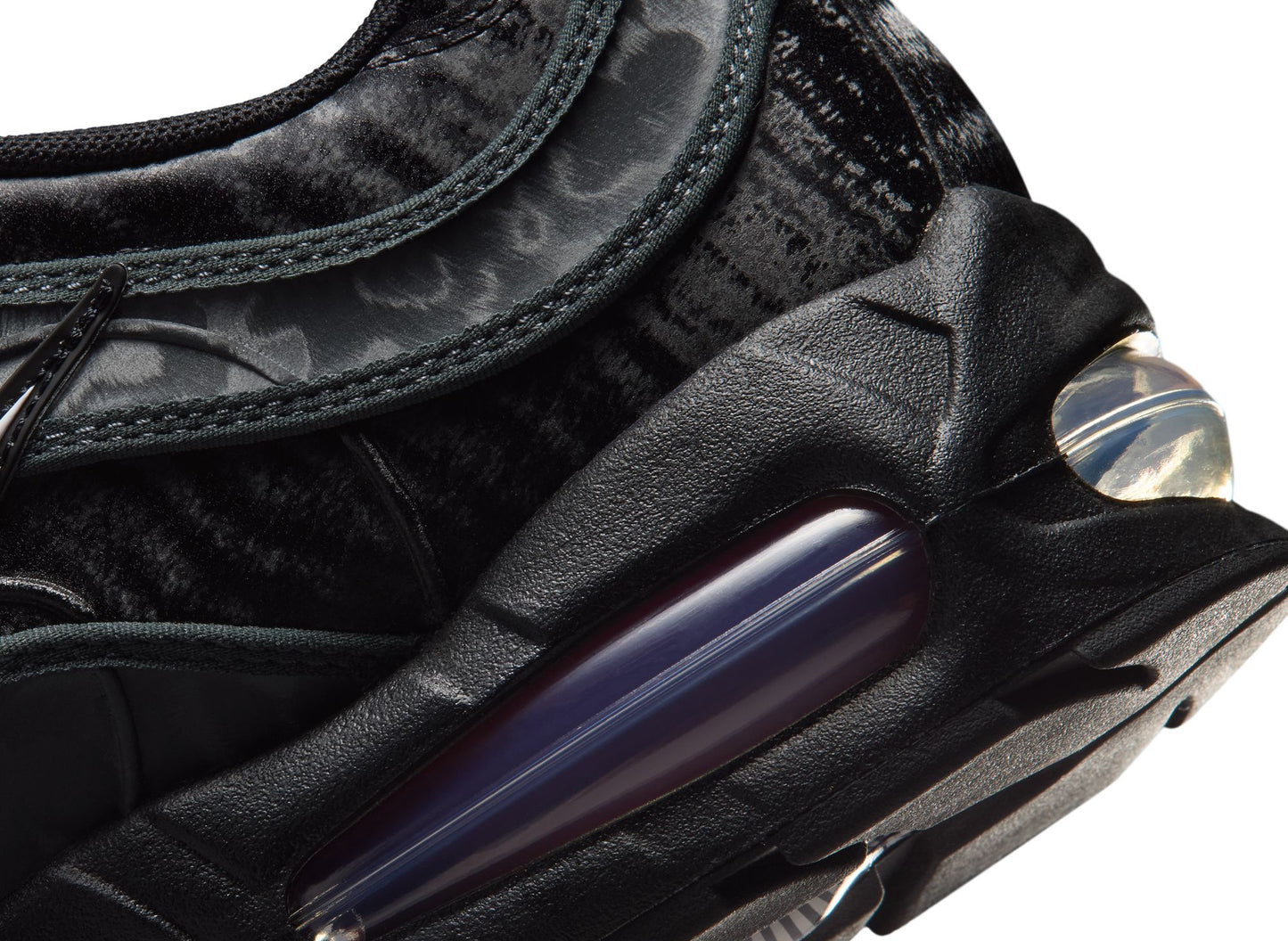 Nike Air Max Joga Bonito in Black / University Red