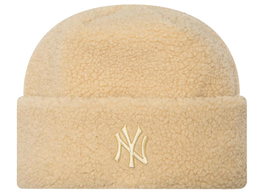 Women's New Era New York Yankees Borg Beanie in Cream