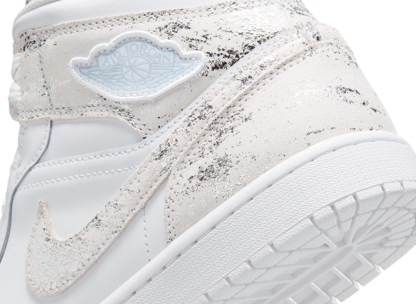 Air Jordan 1 Mid SE in White / Field Silver