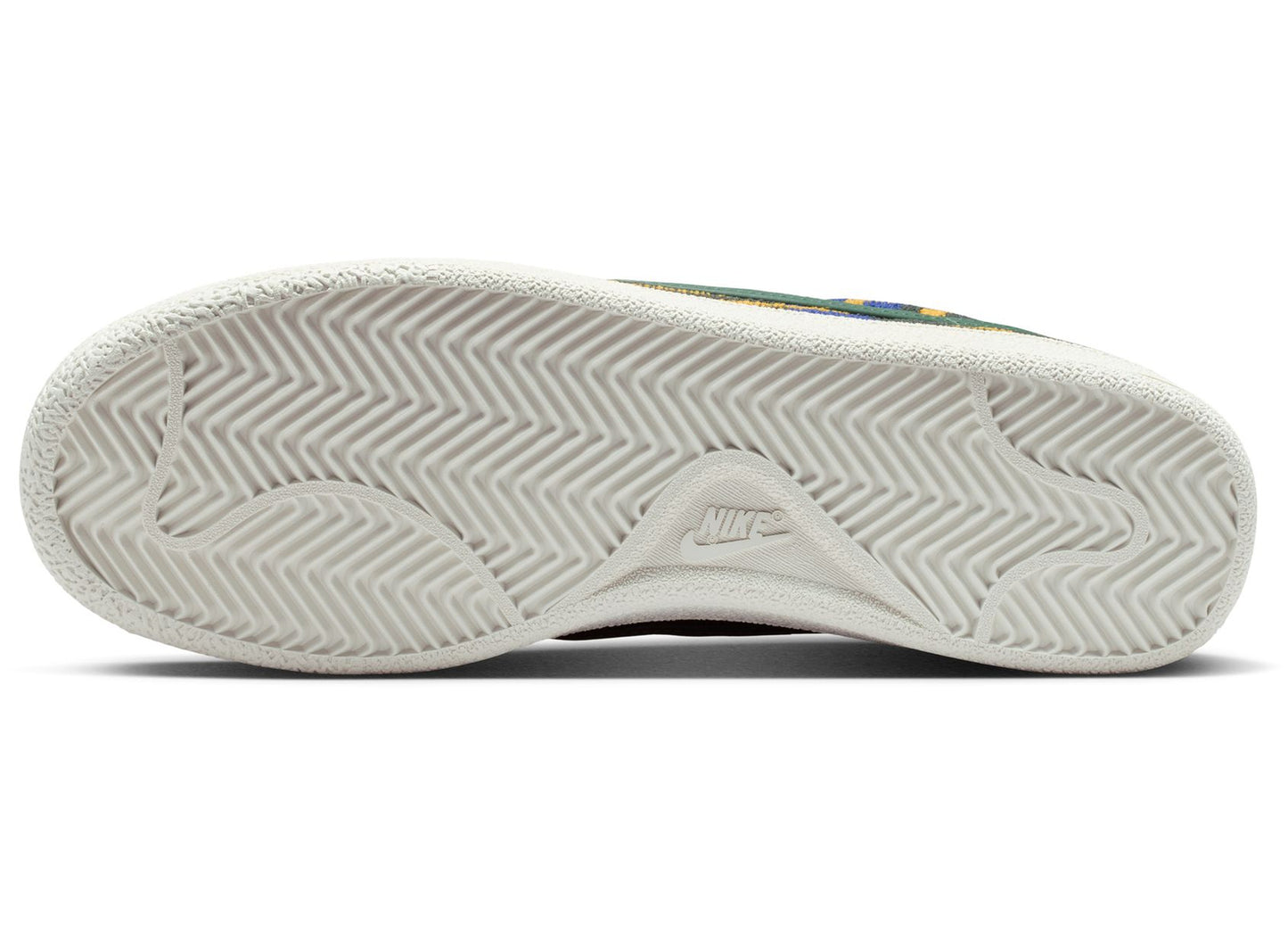 Nike Tennis Classic Premium Terry in Fir / White
