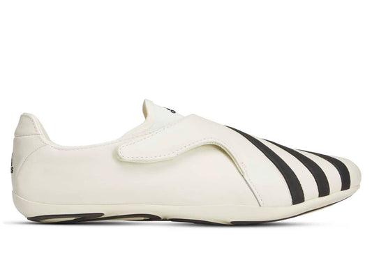 Adidas PW Yoga Vario Flat Earther in Chalk White / Core Black