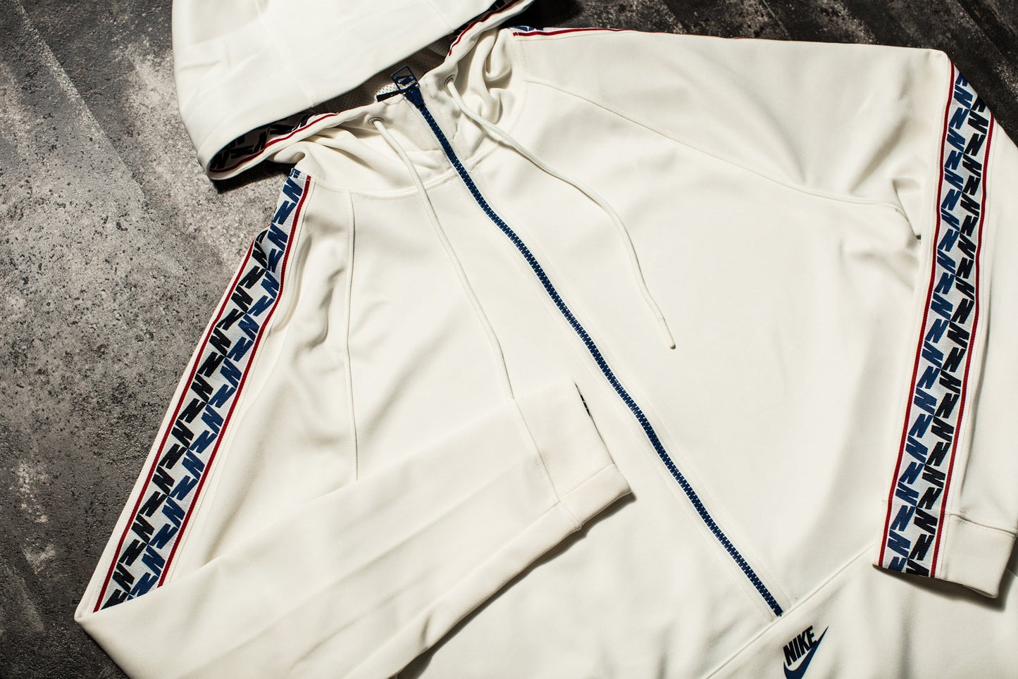 NIKE SPORTSWEAR TAPED HALF ZIP HOOD POLY