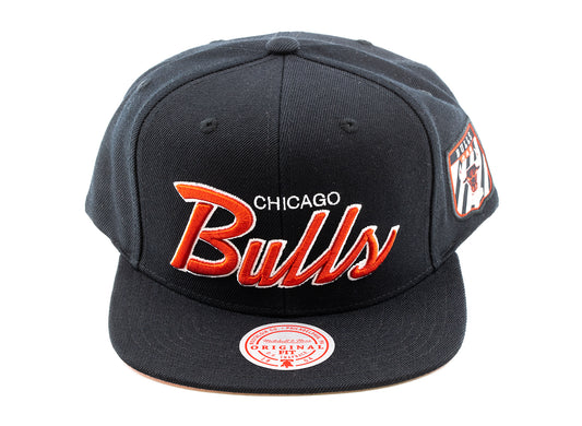 Mitchell & Ness Pink Under Finals Snapback HWC Chicago Bulls