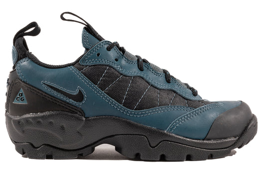 Nike ACG Air Mada in Black / Ash Green