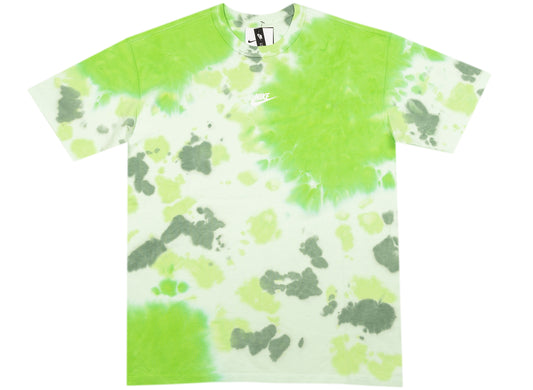 Nike Sportswear Premium Essentials Tee in Mean Green / Barely Green