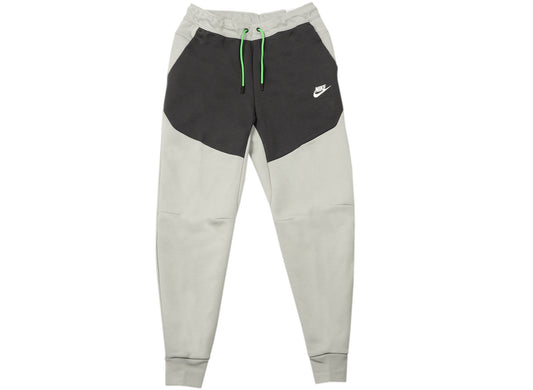 Nike Sportswear Tech Fleece Joggers in Light Smoke Grey / Anthracite / Sail