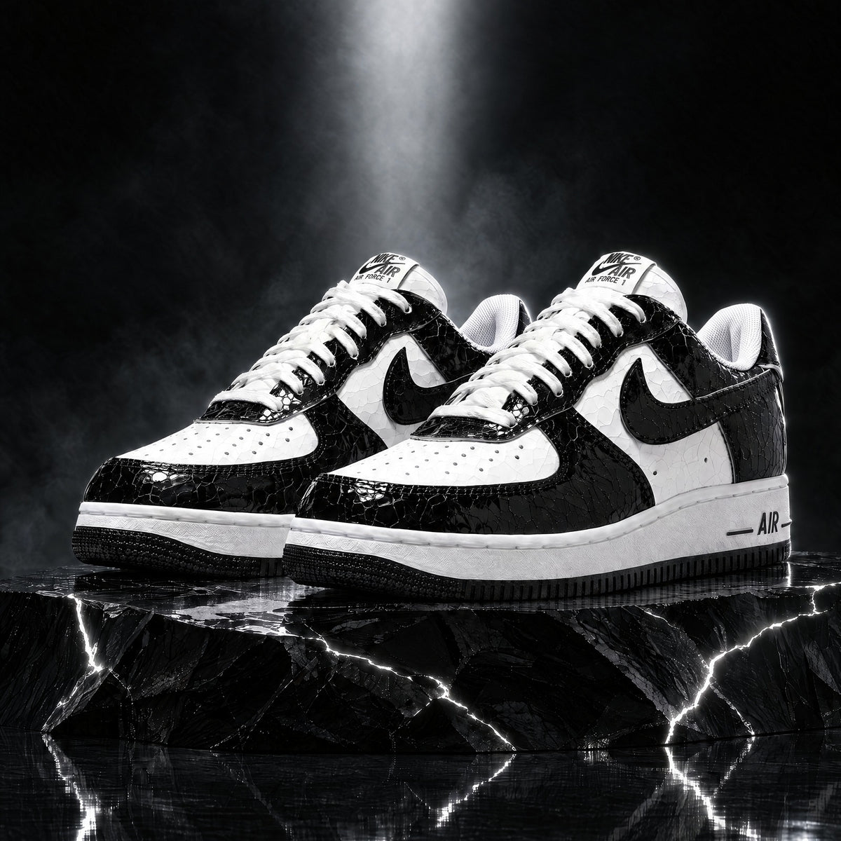 Nike Air Force 1 ’01 Cracked Leather Black / White JA0248-300
