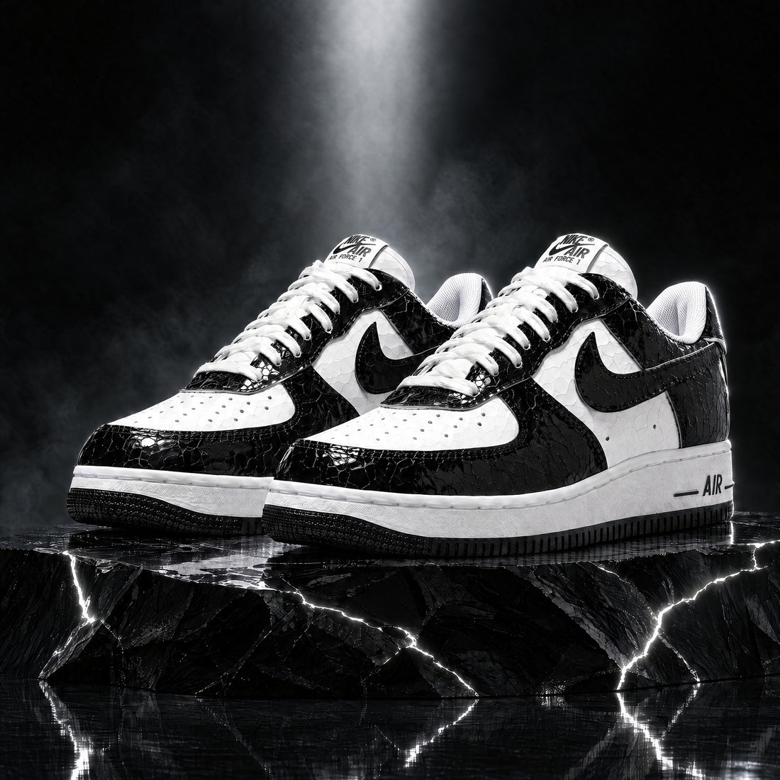 Nike Air Force 1 ’01 Cracked Leather Black / White JA0248-300