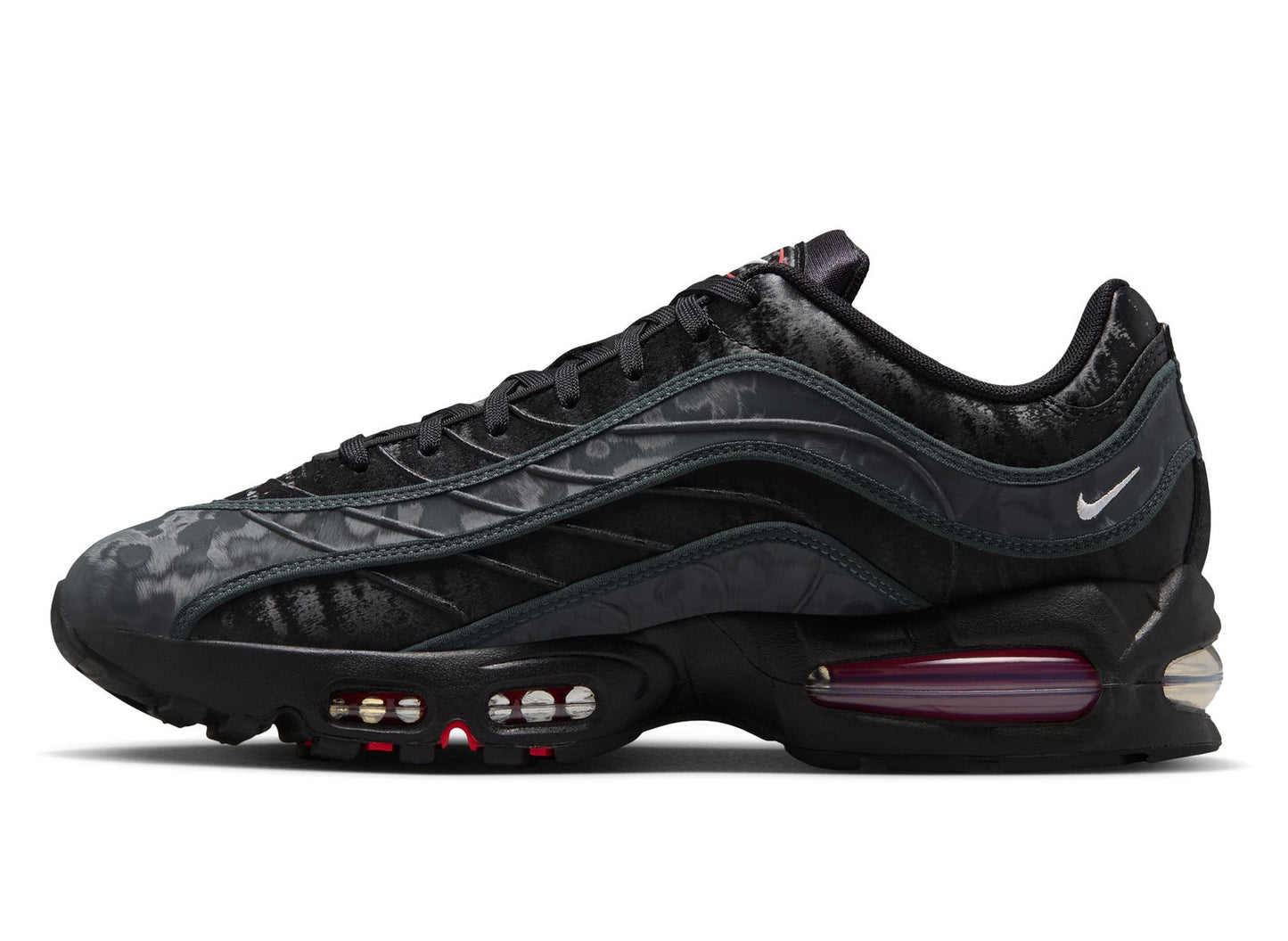 Nike Air Max Joga Bonito in Black / University Red