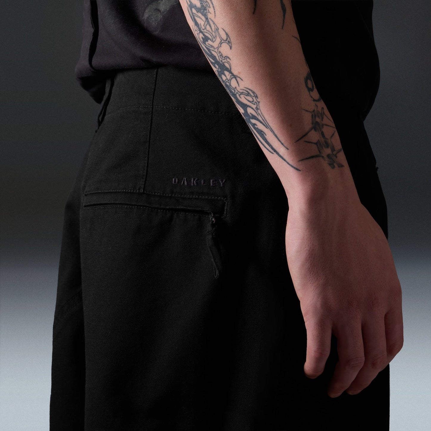 Oakley Reserve Strato Cargo Pant in Pitch Black product view 5