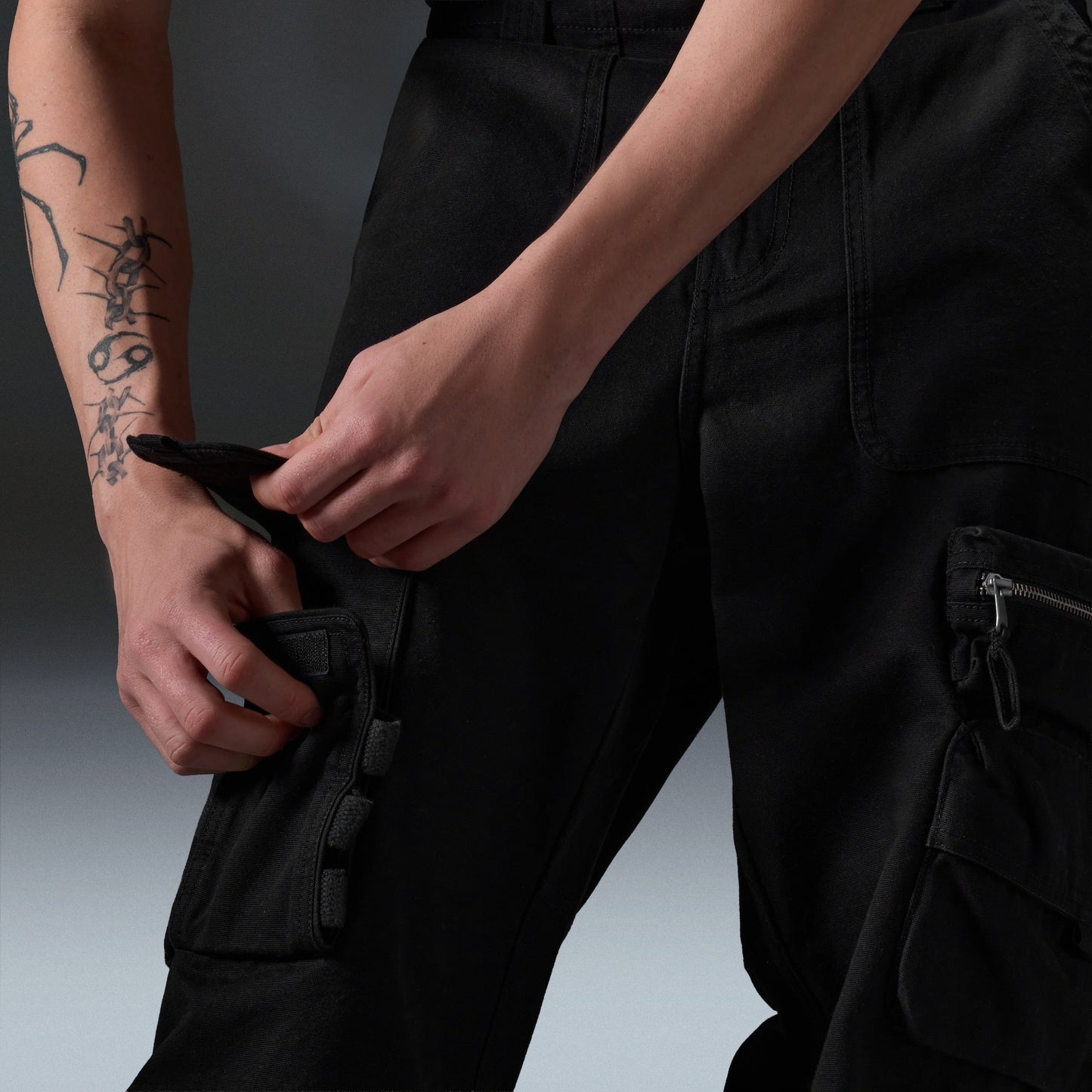 Oakley Reserve Strato Cargo Pant in Pitch Black product view 6