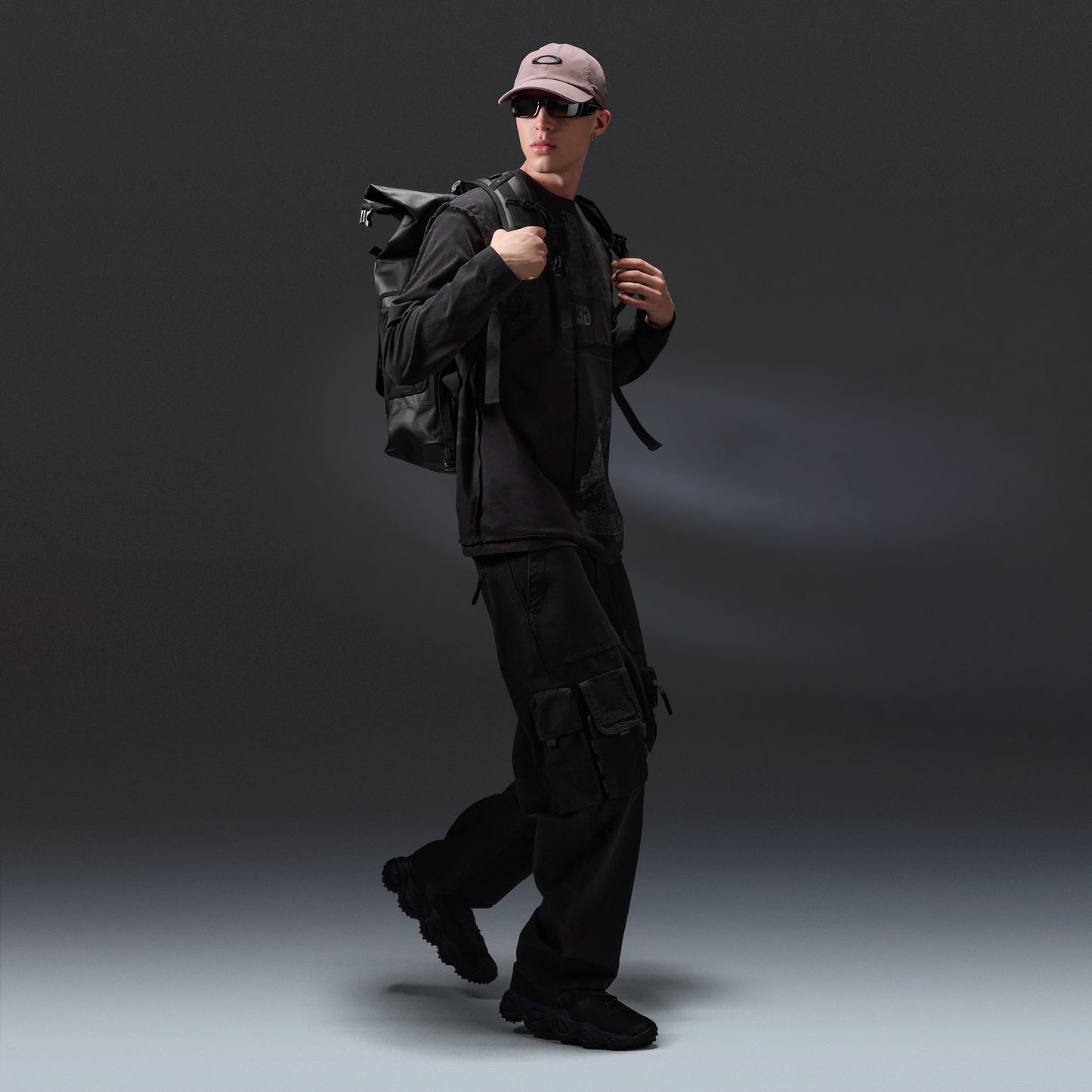 Oakley Reserve Strato Cargo Pant in Pitch Black product view 2