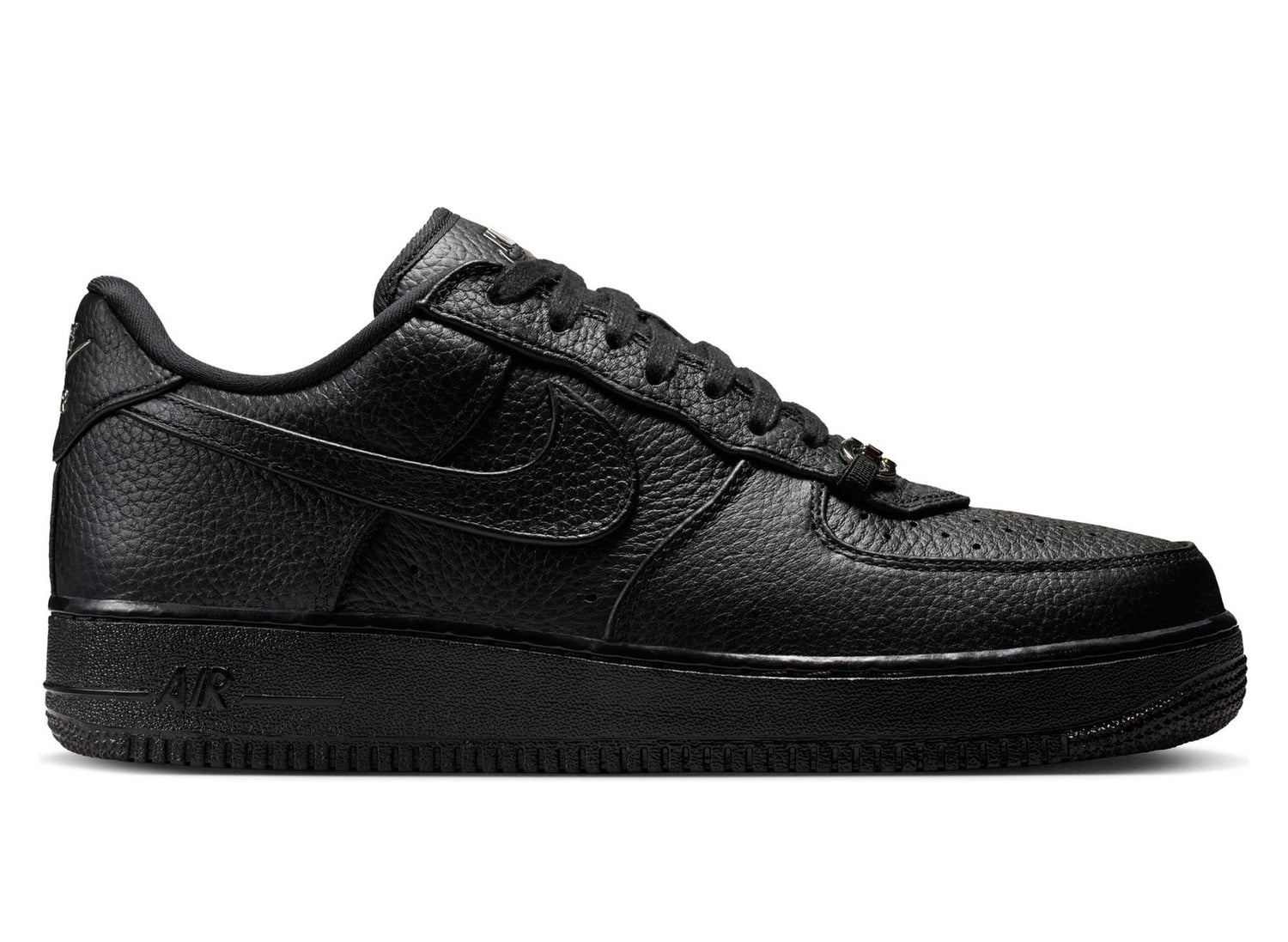 Nike IM5754-001 medial side