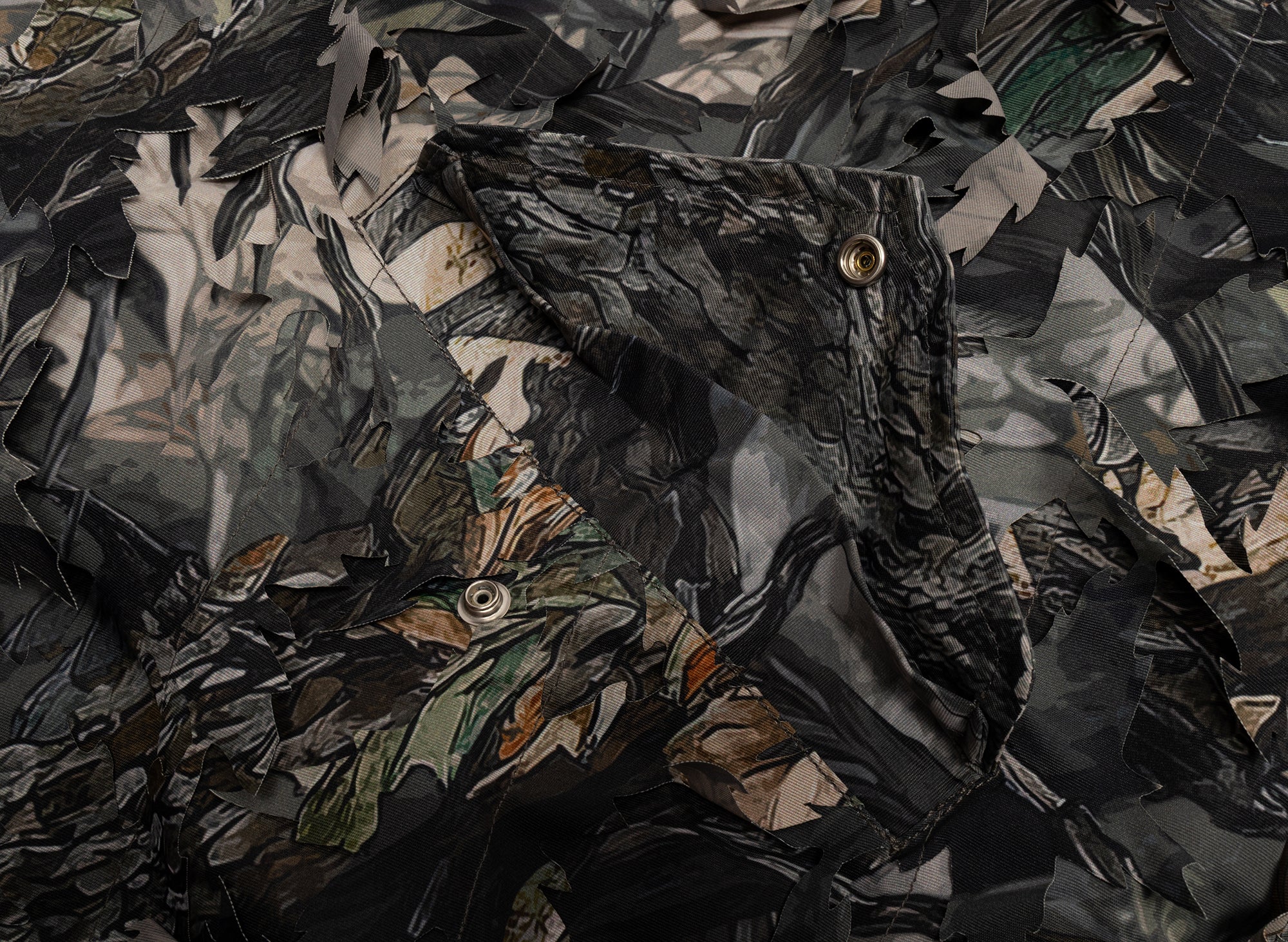 トップス TREE EDGE CAMO LASER CUT CROPPED HOODIE