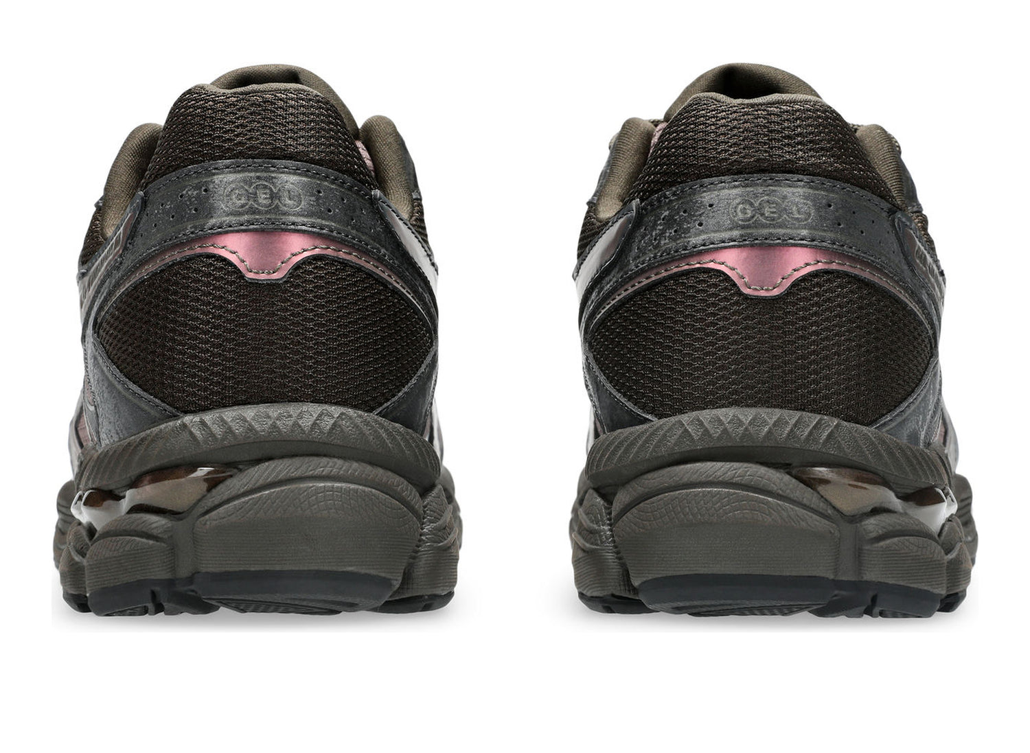 Asics Gel-Cumulus 16 in Cocoa Powder / Black view 5