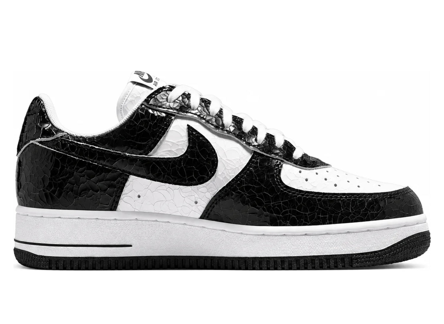 Nike Air Force 1 '01 Premium Cracked Leather in Black / White - medial view