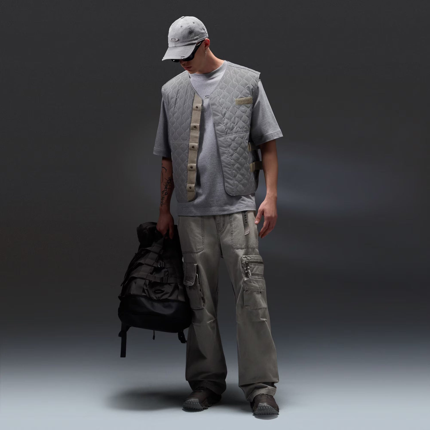 Oakley Reserve Strato Cargo Pant Granite Gray on model