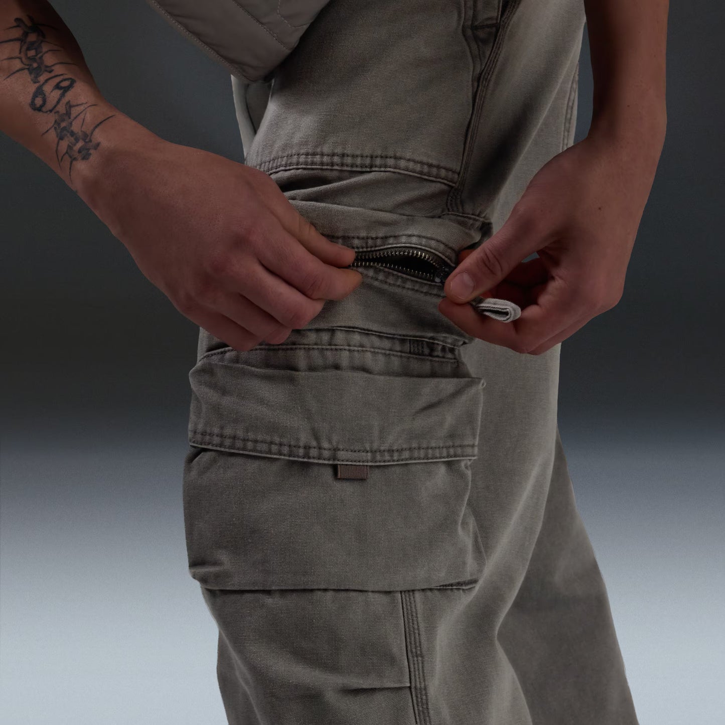 Oakley Reserve Strato Cargo Pant Granite Gray pocket detail