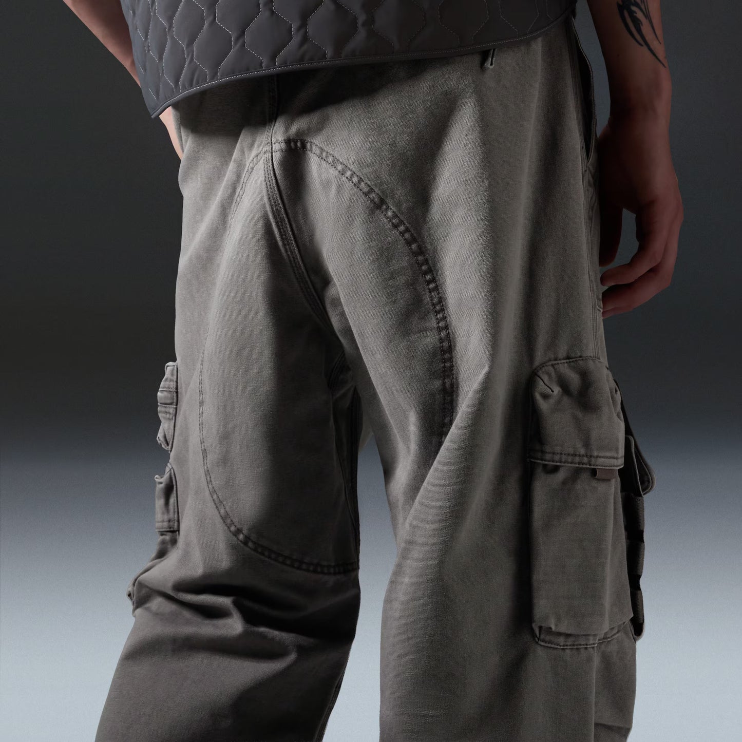 Oakley Reserve Strato Cargo Pant Granite Gray seam detail