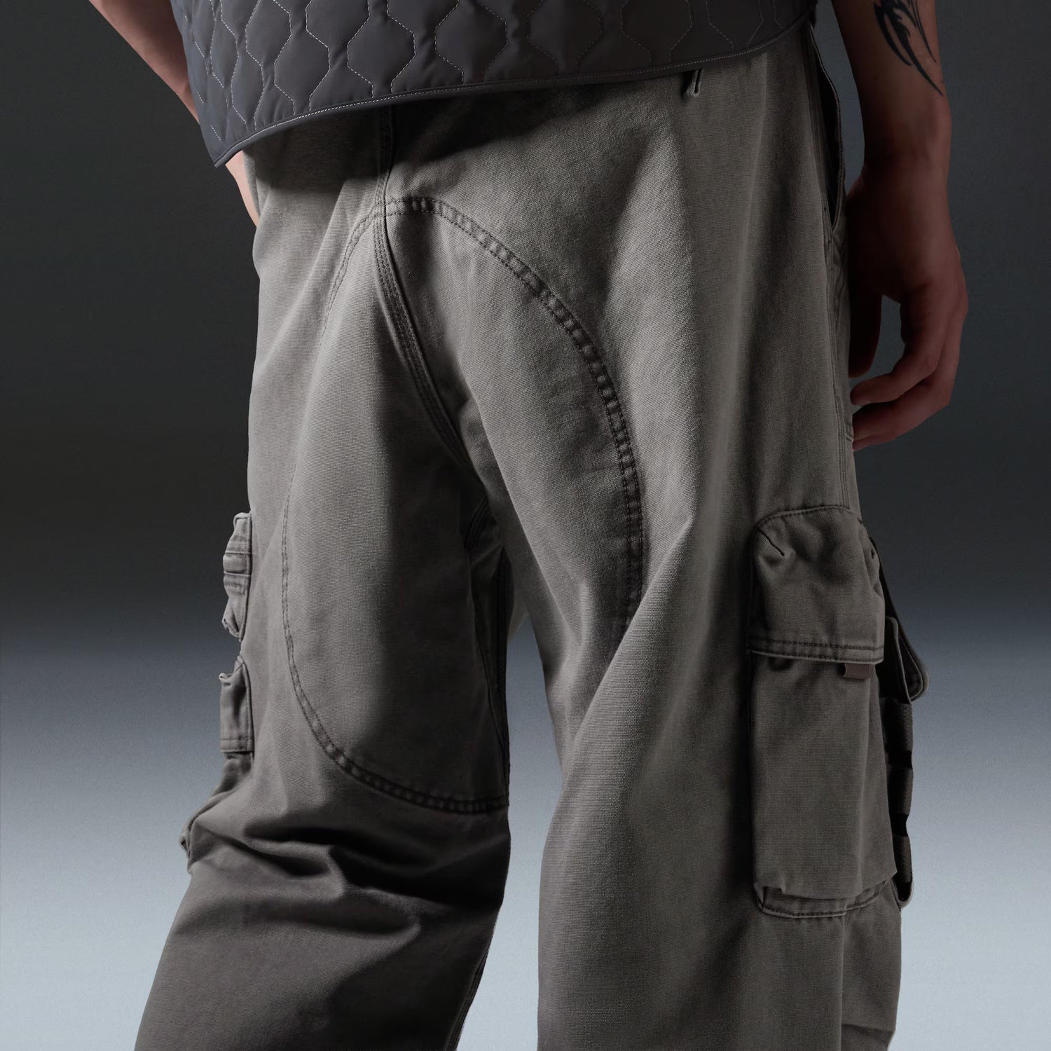 Oakley Reserve Strato Cargo Pant Granite Gray seam detail