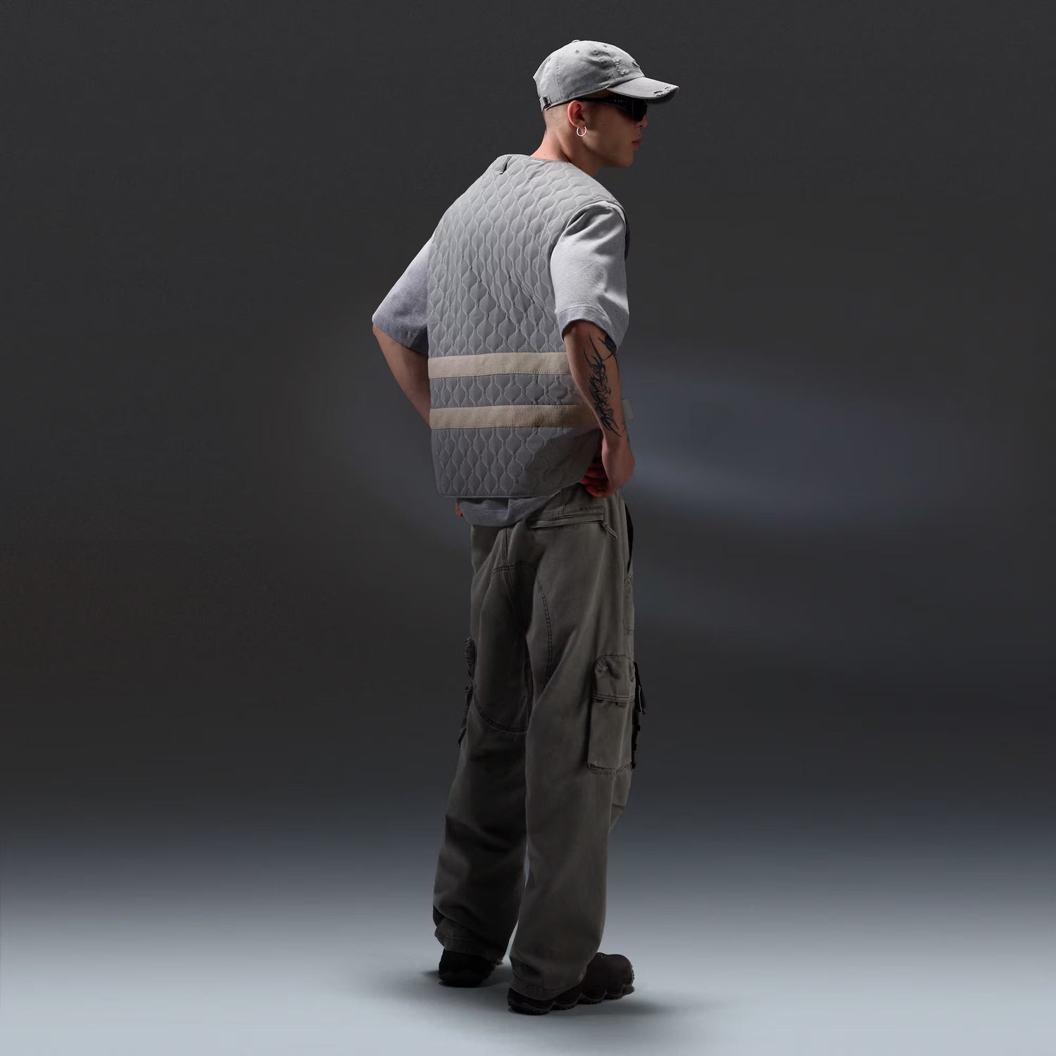 Oakley Reserve Strato Cargo Pant Granite Gray back model view