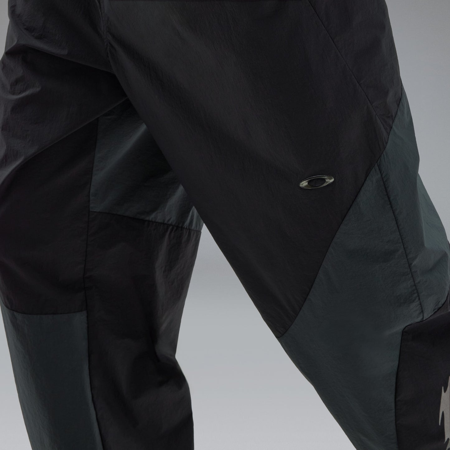 Oakley Icon S O-Light Dry Pants 1.0 in Phantom fabric detail