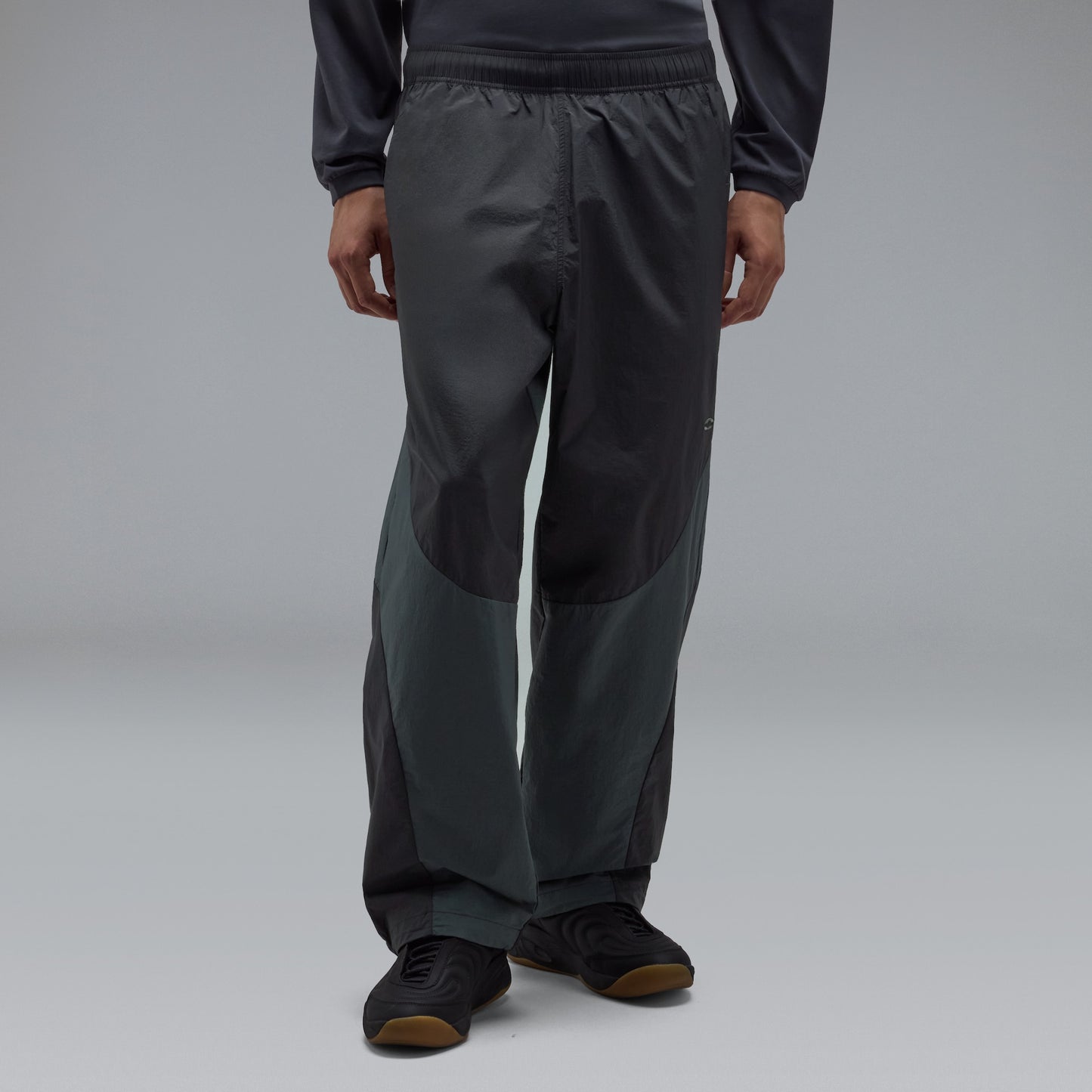 Oakley Icon S O-Light Dry Pants 1.0 in Phantom model front