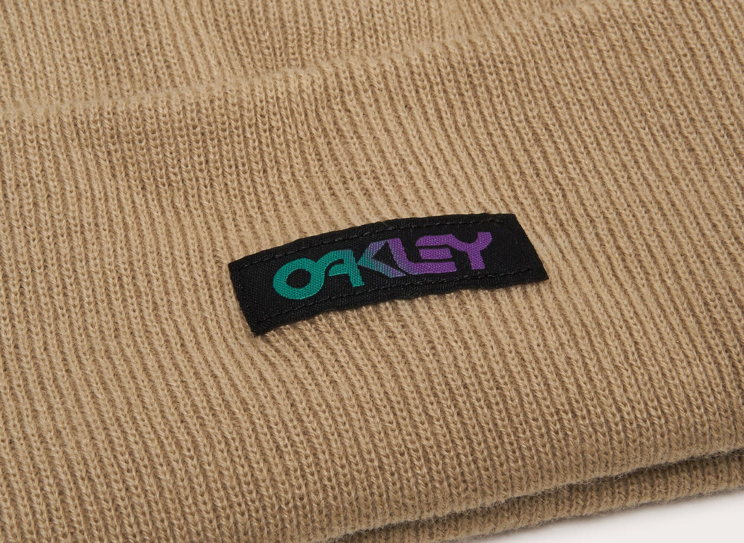 Oakley B1B Gradient Patch Beanie in Pebble - gradient logo detail