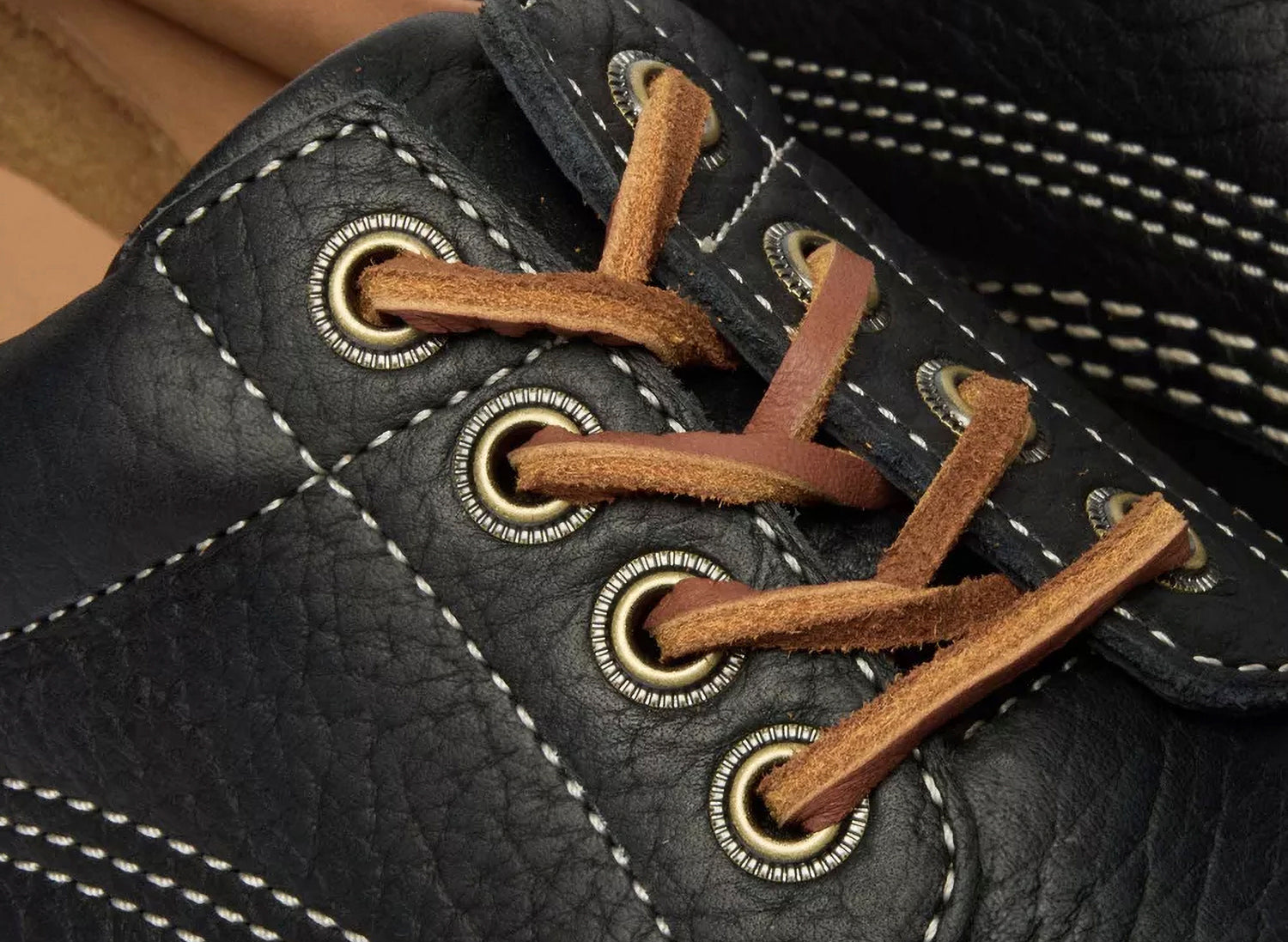 Dr. Martens Lowell in Black / Wild Grain — view 4