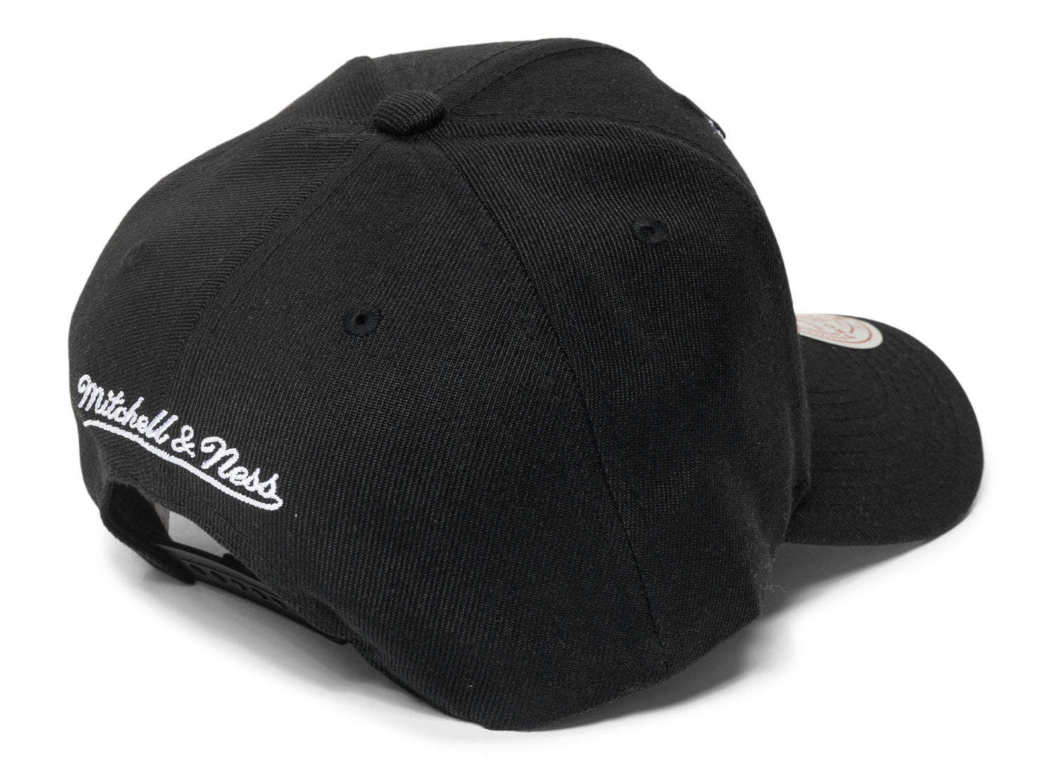 Mitchell & Ness NCAA Kentucky Wildcats Blackout Cat Head Pro Crown Snapback Hat - view 2