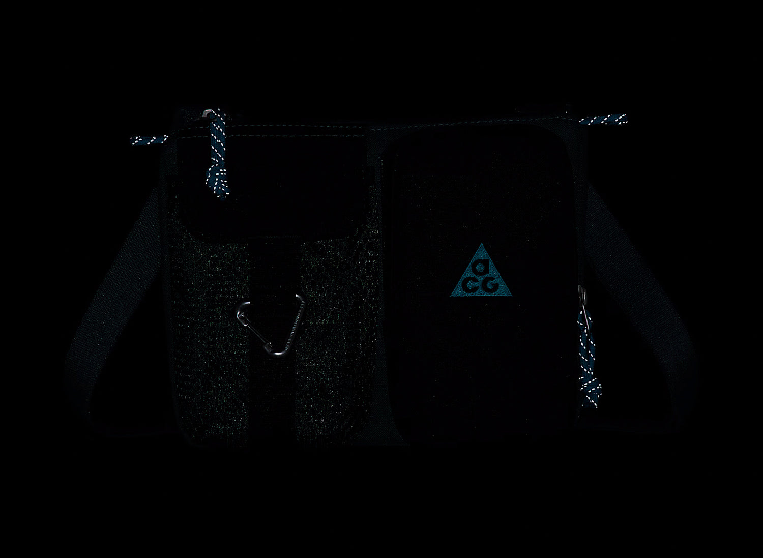 Nike ACG "DAYMAX" Crossbody Bag in Mineral Slate — view 4