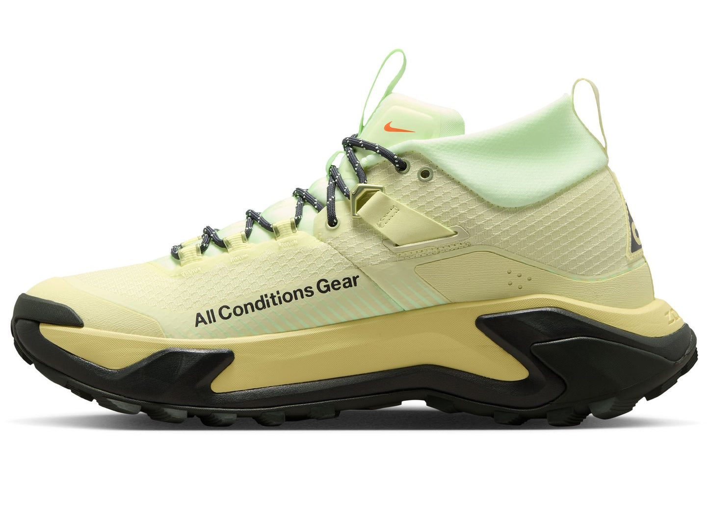 Nike ACG Zegama Hike in Life Lime / Dark Smoke Grey