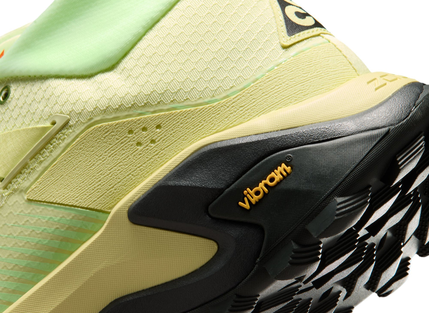 Nike ACG Zegama Hike in Life Lime / Dark Smoke Grey
