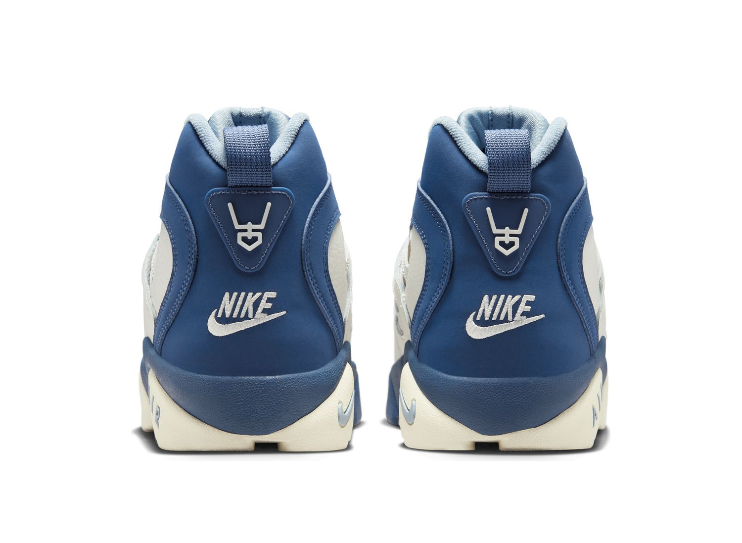 Nike Air Diamond Turf II in Sail / Mystic Navy — view 2