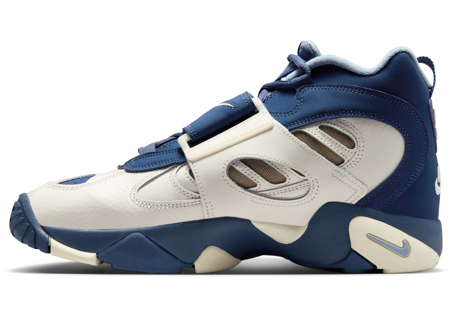 Nike Air Diamond Turf II in Sail / Mystic Navy — view 3