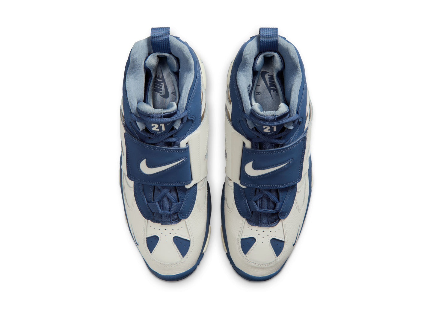 Nike Air Diamond Turf II in Sail / Mystic Navy — view 4
