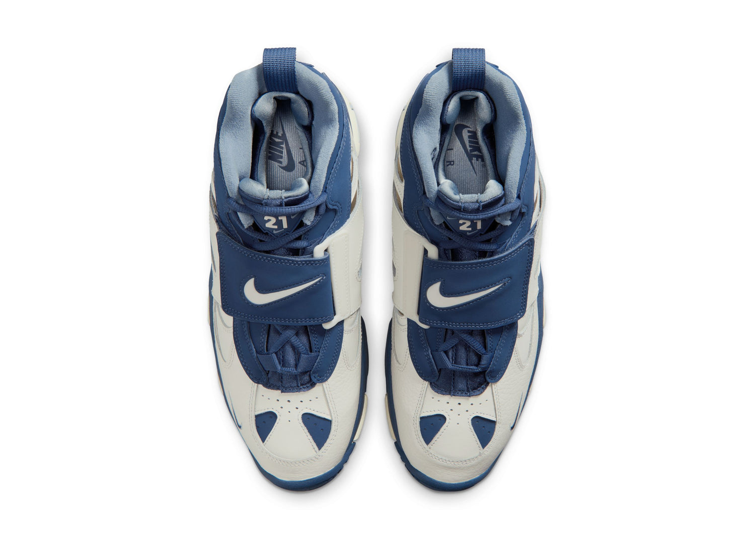 Nike Air Diamond Turf II in Sail / Mystic Navy — view 4