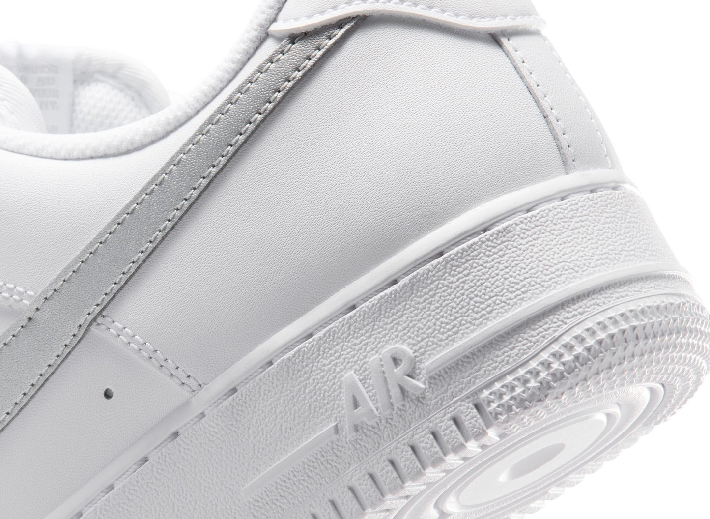 Nike Air Force 1 '07 in White / Metallic Silver