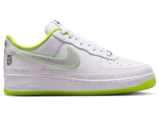 Nike Air Force 1 '07 in White / Volt