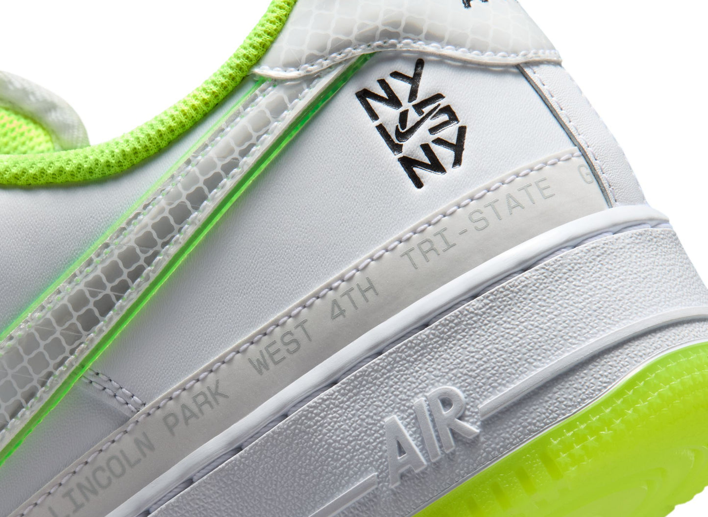 Nike Air Force 1 '07 in Weiß / Volt