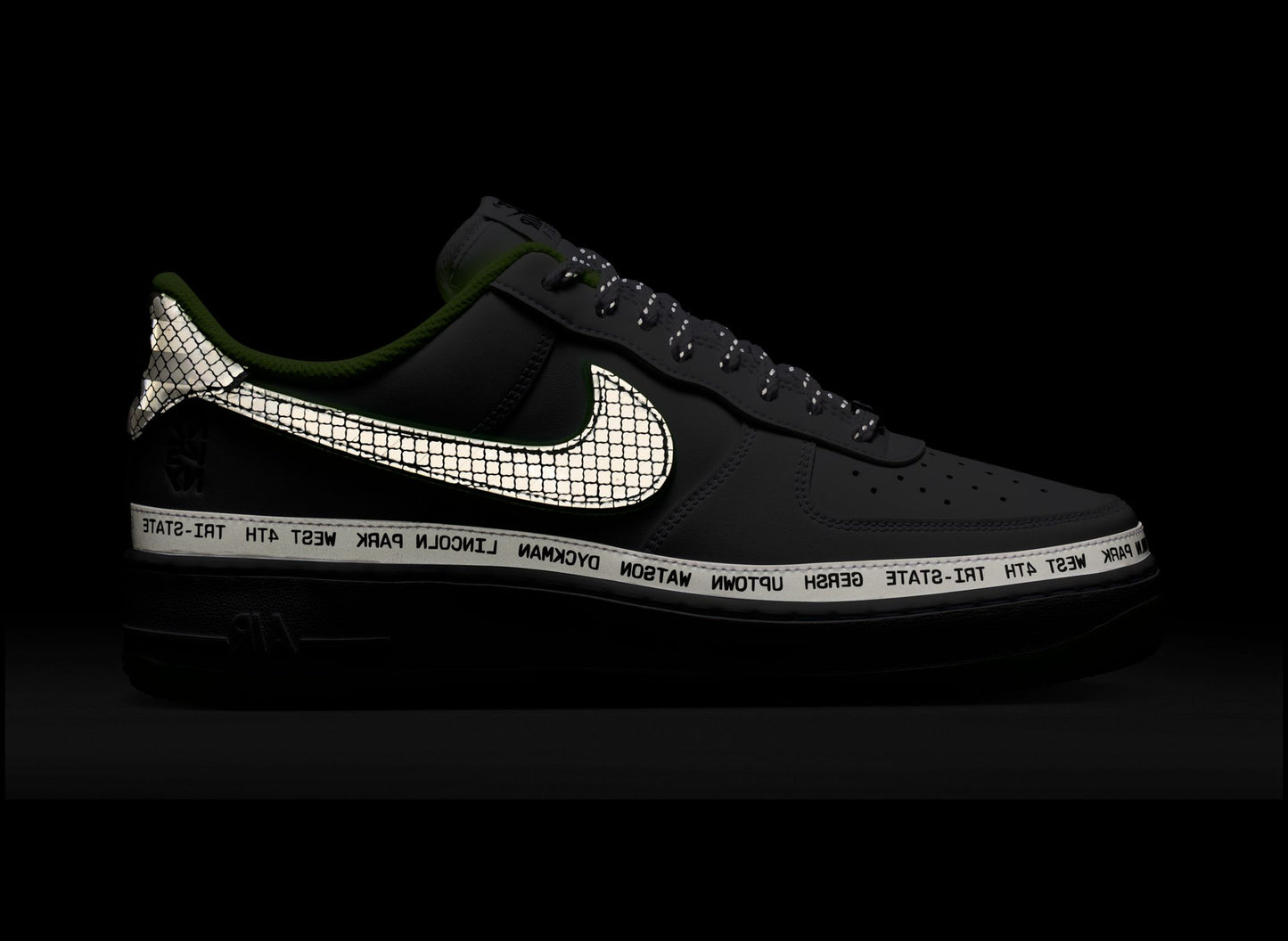 Nike Air Force 1 '07 in Weiß / Volt