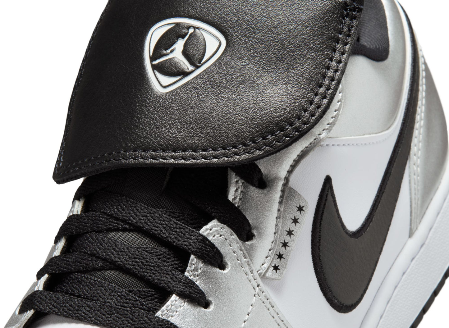 Air Jordan 1 Low SE in White / Black / Metallic Silver