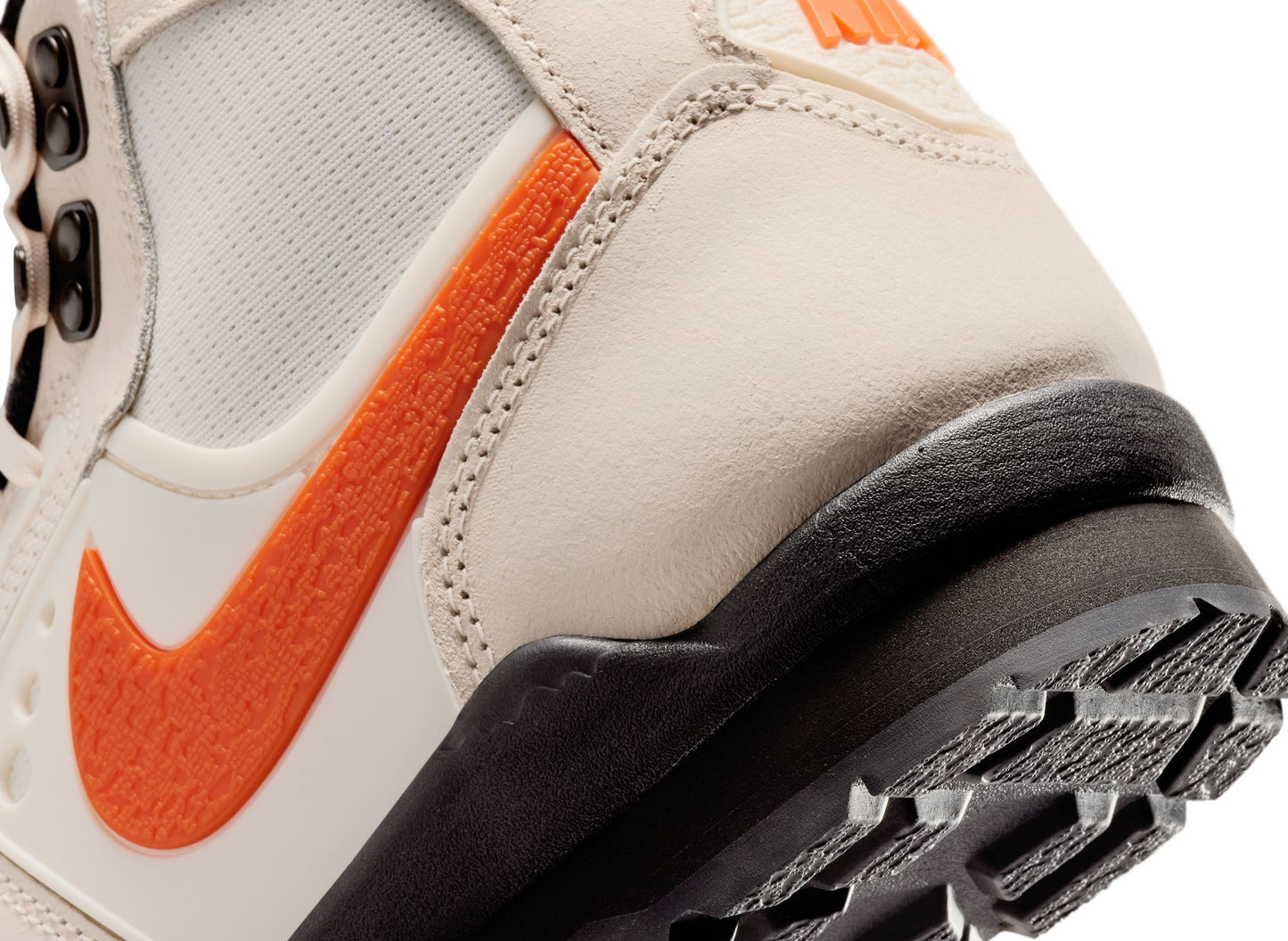 Nike Baltoro QS in Chalk / Sail