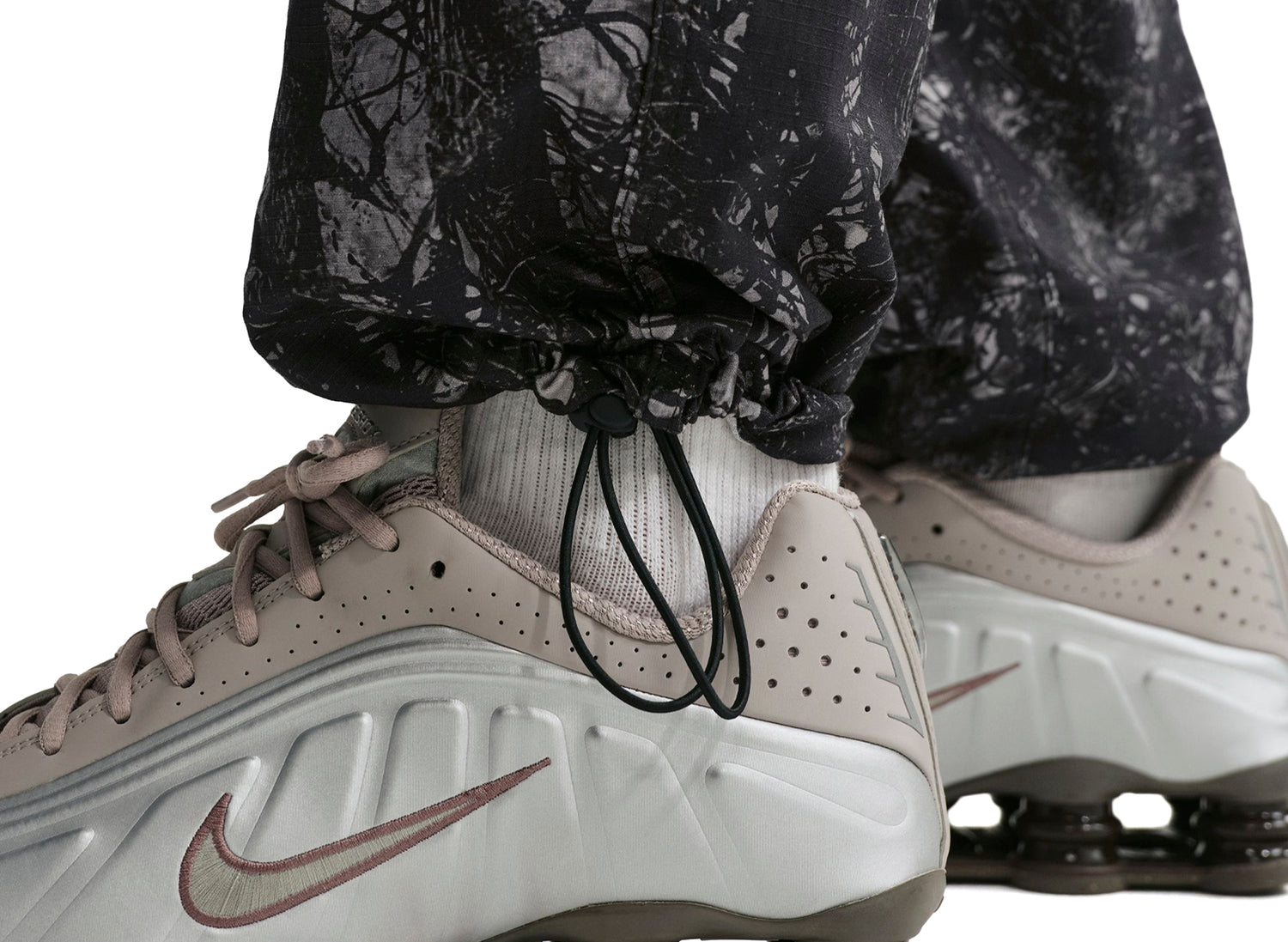 Nike Club Woven Cargo Pants in Black — view 6