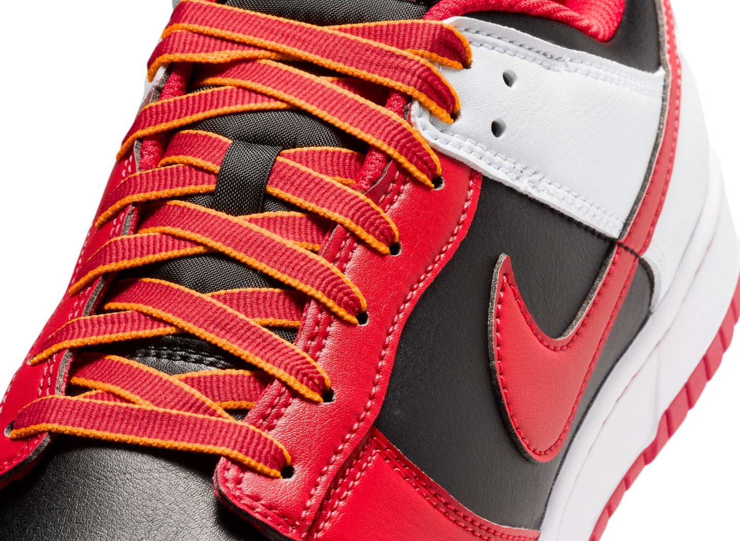 Nike Dunk Low Retro in Black / University Red