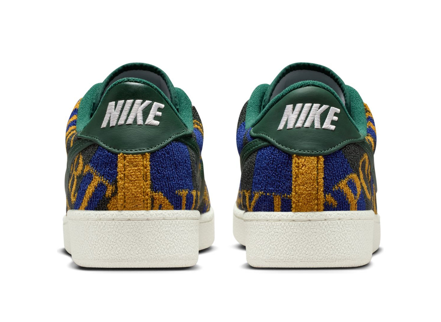 Nike Tennis Classic Premium Terry in Fir / White