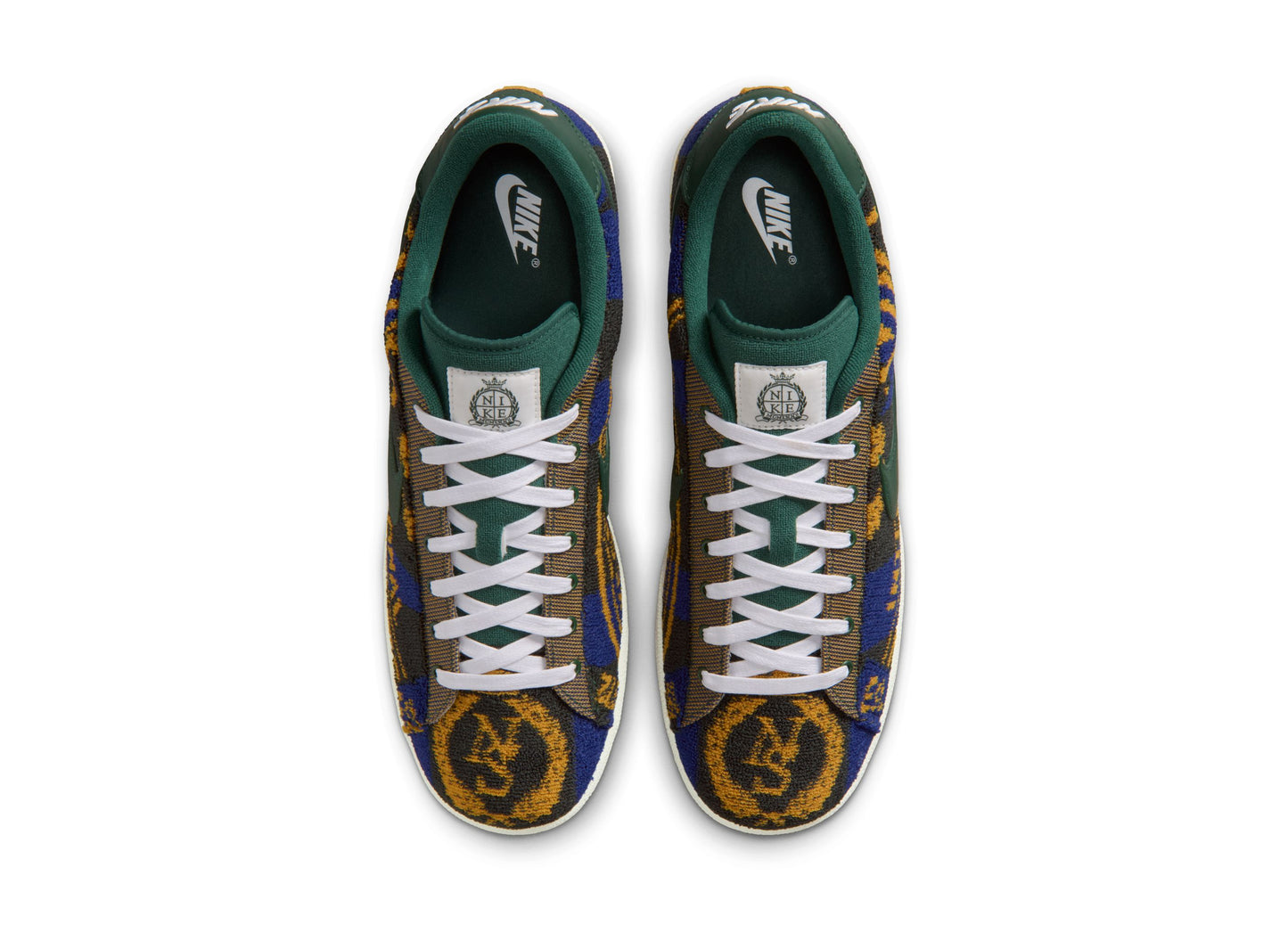 Nike Tennis Classic Premium Terry in Fir / White