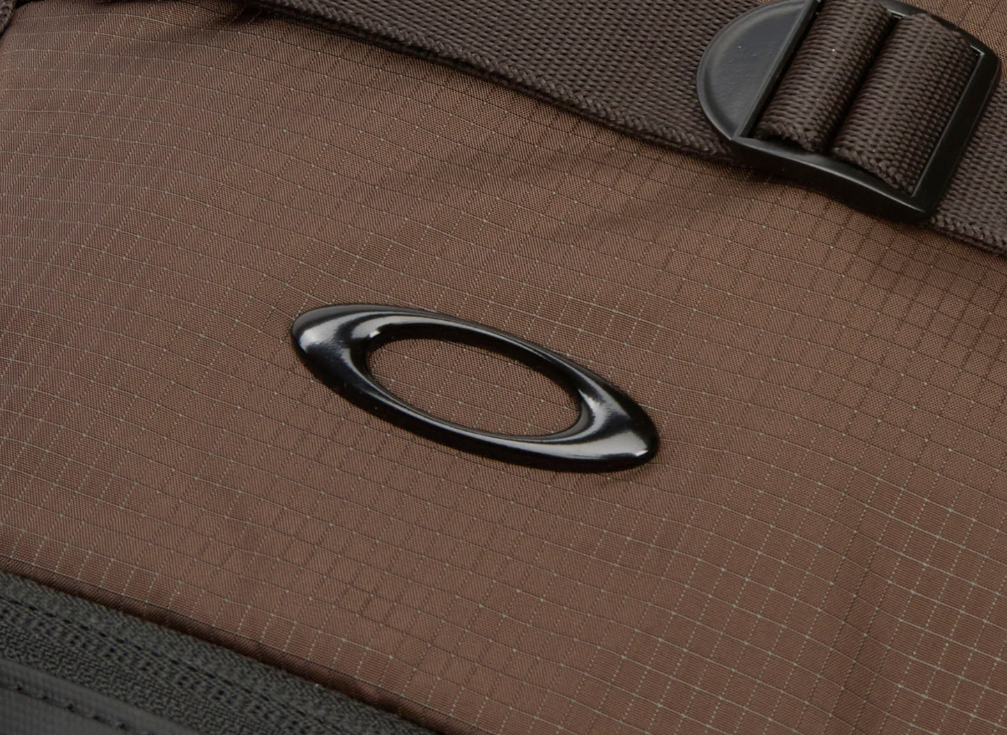 Oakley x Jaylen Brown Reserve Utility Bag in Terrain — view 4