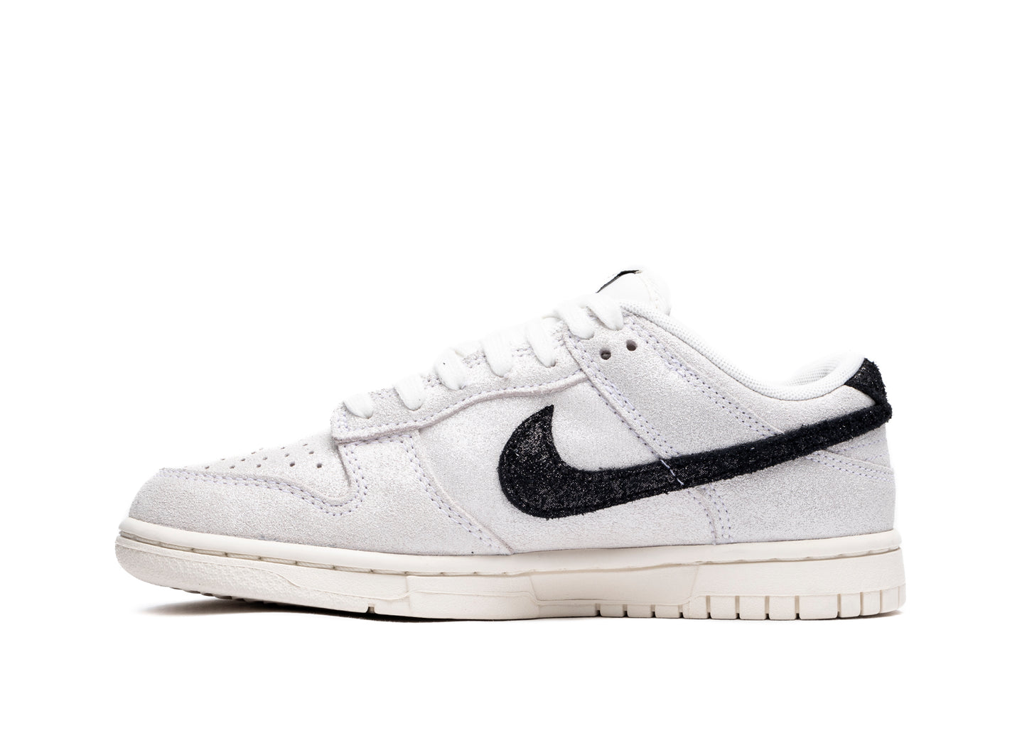 Women's Nike Dunk Low SE - view 3